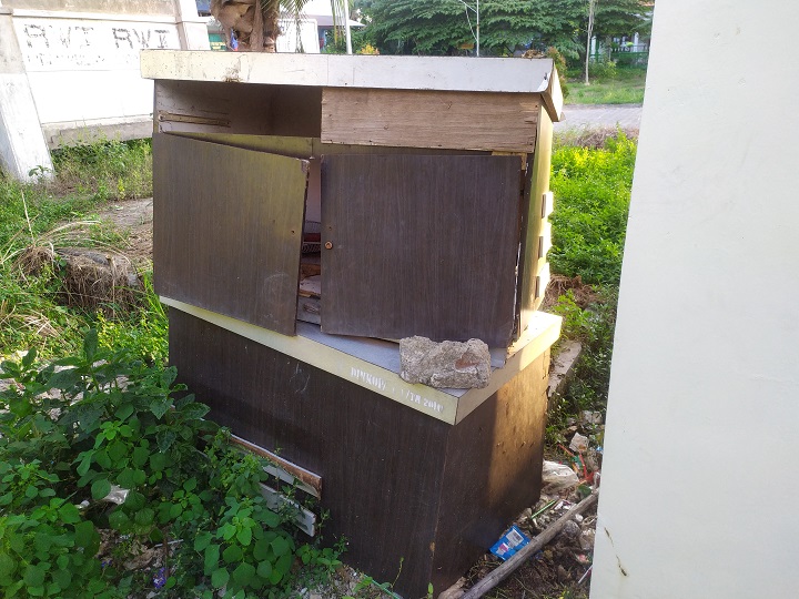 Rombong di SWK Lidah Kulon yang terpaksai dibuang karena rusak. Oleh Dinas Koperasi, beberapa aset rusak itupun tidak ada perawatan. SP/Anggadia Muhammad