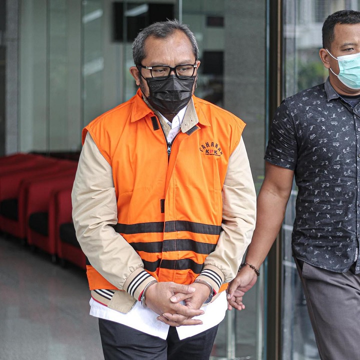 Sahat Tua Simanjuntak saat menjalani pemeriksaan di KPK, sebelum dilimpahkan ke PN Tipikor.