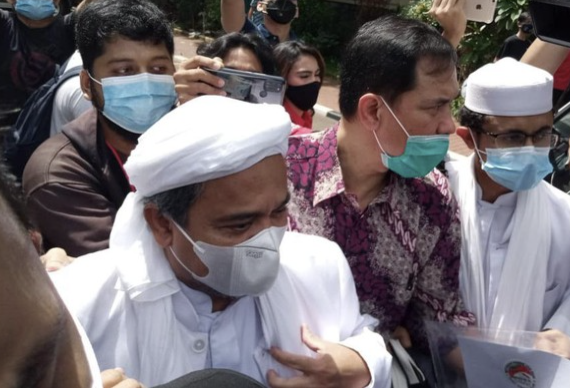 Habib Rizieq memenuhi panggilan sebagai tersangka di Polda Metro Jaya, Sabtu (12/12/2020).