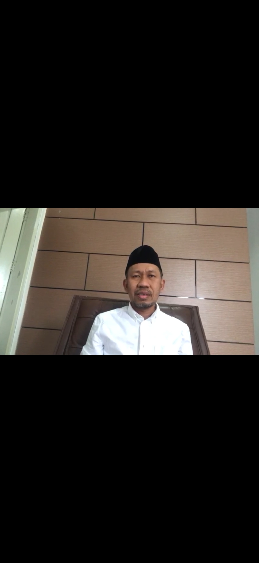 DPD Partai Solidaritas Indonesia Surabaya PSI menyampaikan ucapan selamat kepada Wali Kota Surabaya Tri Rismaharini usai diumumkan menjadi calon Menteri Sosial Ri di kabinet indonesia maju, selasa siang oleh Presiden Joko Widodo, Rabu