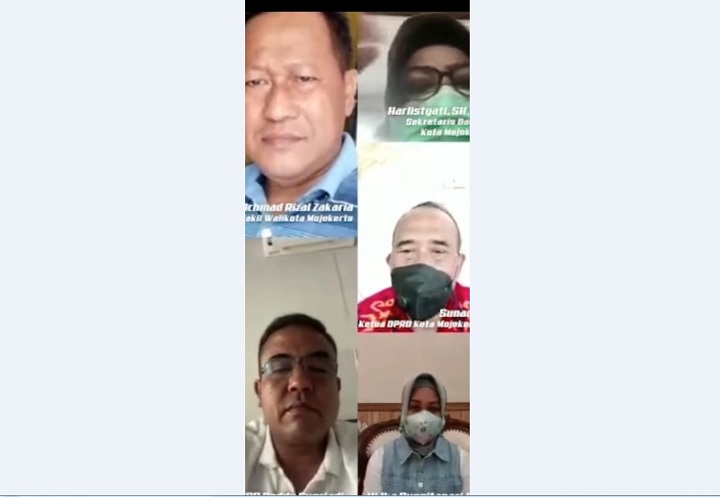 Rapat koordinasi Satgas Penanganan Covid-19 yang dilaksanakan secara daring dari di Rumah Rakyat, Sabtu (16/1). SP/Dwy Agus Susanti