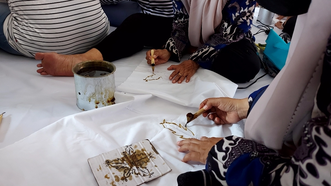 Pelatihan Batik Gedi di SMP YPPI 1 Surabaya, Jum'at (30/9/2022). SP/Aksaradia.