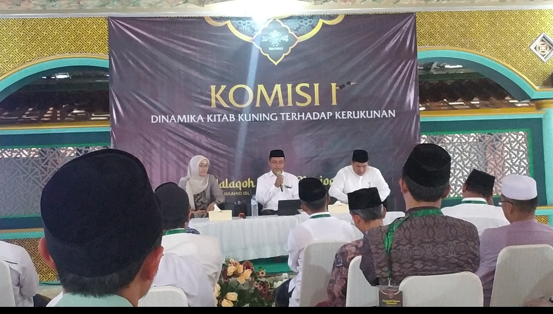 Perwakilan RMI tengah melakukan sidang komisi sebelum menghasilkan rekomendasi.
 SP/MUHAJIRIN KASRUN