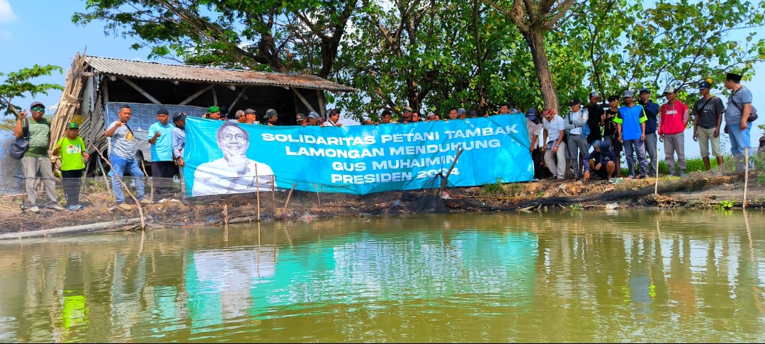 Petani di Lamongan deklarasikan mendukung Gus Muhaimin menjadi presiden 2024.

FOTO:SP/MUHAJIRIN KASRUN 
