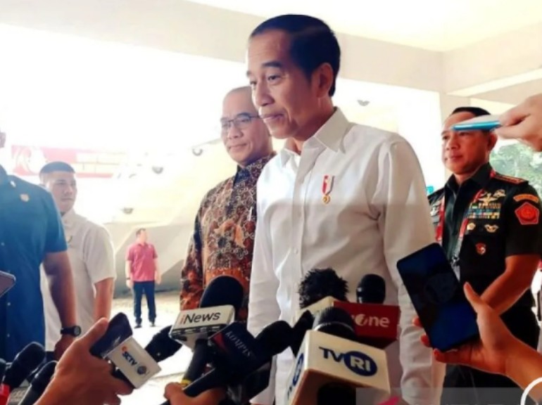 Jokowi)saat menyampaikan keterangan usai menghadiri agenda Rapat Konsolidasi Nasional 2023 Dalam Rangka Kesiapan Pemilu 2024 di Istora Senayan Gelora Bung Karno Jakarta, Sabtu (30/12/2023). 