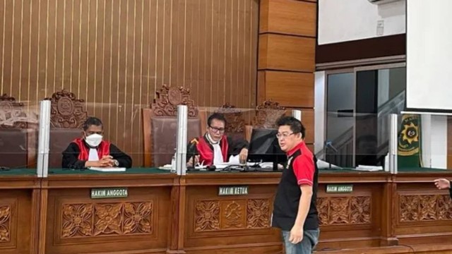 Alvin Lim saat menghadiri salah satu sidang di PN Jakarta Selatan terkait kasus yang menimpa dirinya, yakni didakwa pemalsuan surat