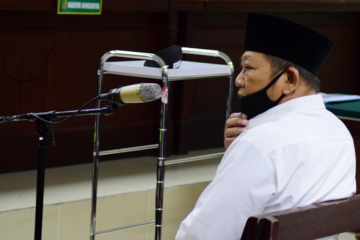 Terdakwa Bupati nonaktif Sidoarjo Saiful Ilah menjalani sidang putusan yang di gelar di Ruang Candra, Pengadilan Tindak Pidana Korupsi (Tipikor) Juanda, Sidoarjo, Jawa Timur, Senin  (5/10). SP/Patrik Cahyo