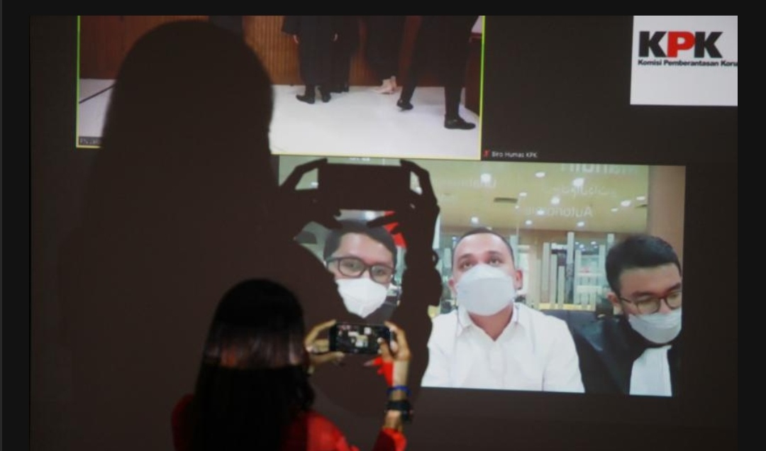 Persidangan terdakwa Harry van Sidabukke dalam kasus dugaan korupsi Bansos di Kemensos RI.