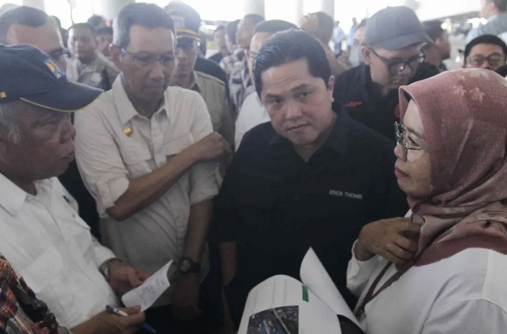 Mulai Menteri PUPR Basuki Hadimuljono, Ketua PSSI Erick Thohir dan Menteri Pemuda dan Olahraga (Menpora) Dito Ariotedjo meninjau Stadion Jakarta International Stadium (JIS) di, Tanjung Priok, Jakarta Utara, Selasa (4/7/2023).