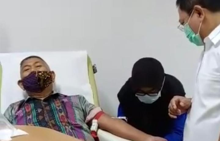 Sudi Silalahi saat diambil sampel Vaksin Nusantara