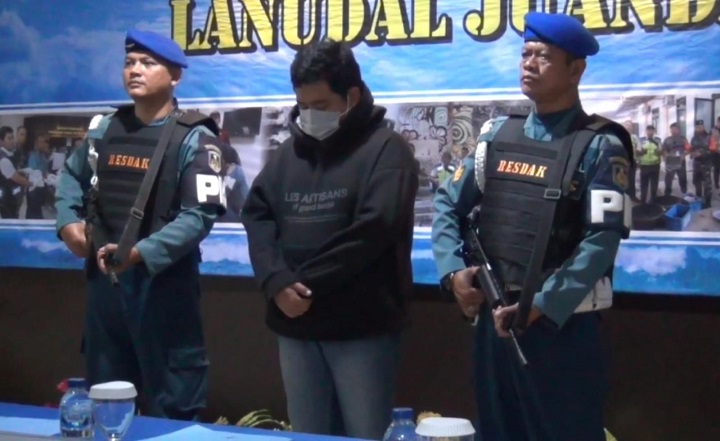 Surya Hadi Wijaya, pelaku atas candaan membawa bom di dalam pesawat Pelita Air IP205 rute Surabaya-Jakarta, terancam masuk penjara.