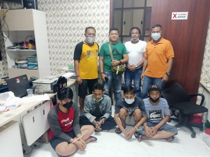 Para preman pengeroyok saat diamankan. SP/Sugeng