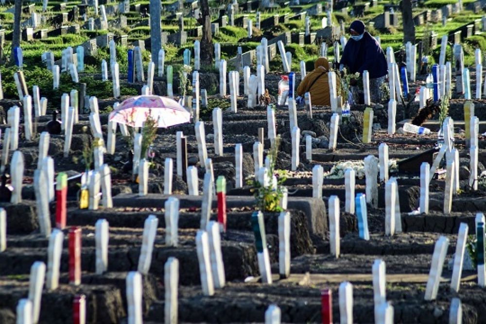 Kondisi TPU Keputih, Selasa (8/9/2020) kemarin yang nyaris dipenuhi oleh jenazah pasien yang terpapar Covid-19, baik berasal dari Surabaya dan sekitar Surabaya. SP/Patrick cahyo