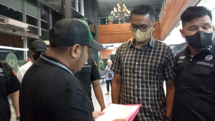Tenaga Ahli Kominfo Walbertus Natalius, langsung ditangkap oleh tim Kejaksaa Agung RI seusai menjadi saksi di persidangan terdakwa Eks Menkominfo Johnny G Plate, Selasa (19/9/2023).