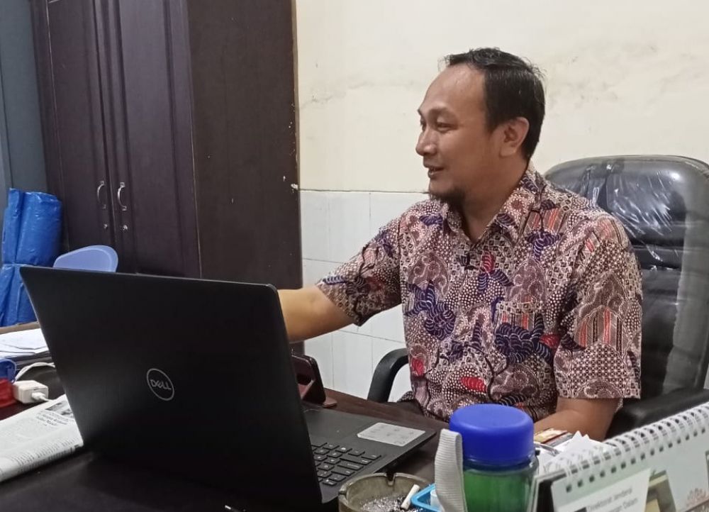 Kepala Bidang Perdagangan Disperindag Kab. Sumenep, Ardi saat diklarifikasi terkait Pasar Kota didesa Kolor Kab. Sumenep.SP/ Ainur Rahman