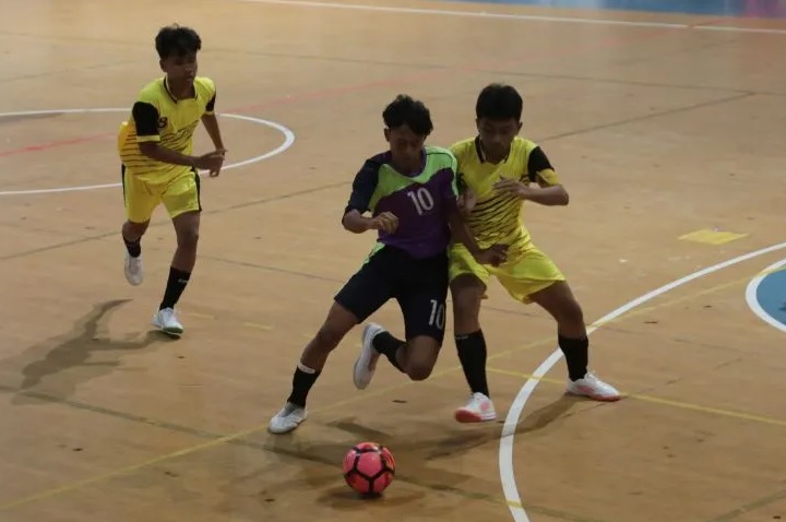 Kejuaraan Futsal antar-SMP/MTS se-Surabaya Raya di Stadion Indoor GBT Surabaya, Kamis (9/3/2023). Foto: Diskominfo Surabaya.