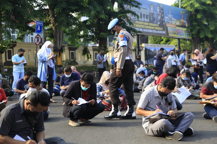 Vaksinasi presisi di Polrestabes Surabaya beberapa waktu lalu. SP/Anggadia Muhammad