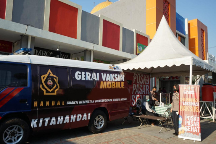 Polri dirikan Posko PPKM Pasar Sehat. 