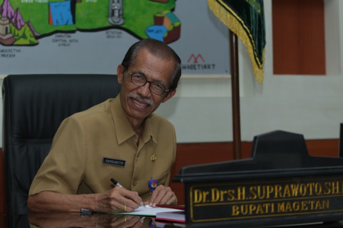 Bupati Magetan Suprawoto.