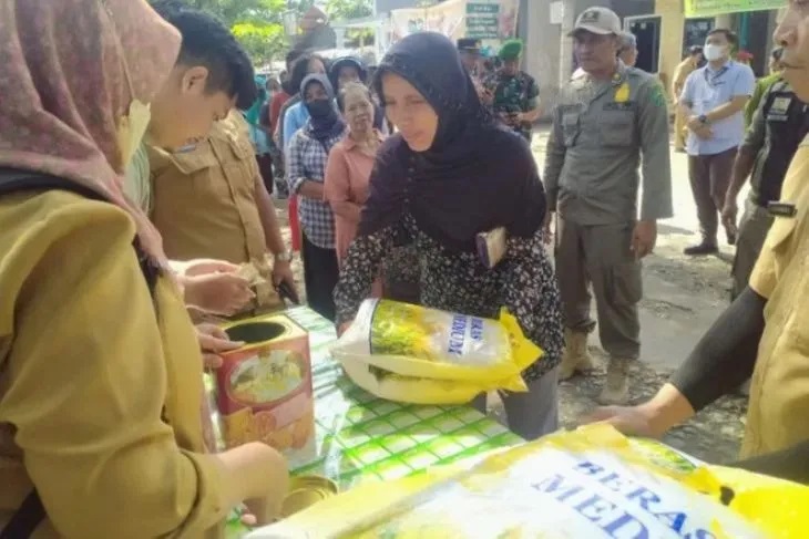 Operasi pasar murah beras dan minyak goreng di Kabupaten Trenggalek. Foto: Pemkab Trenggalek.