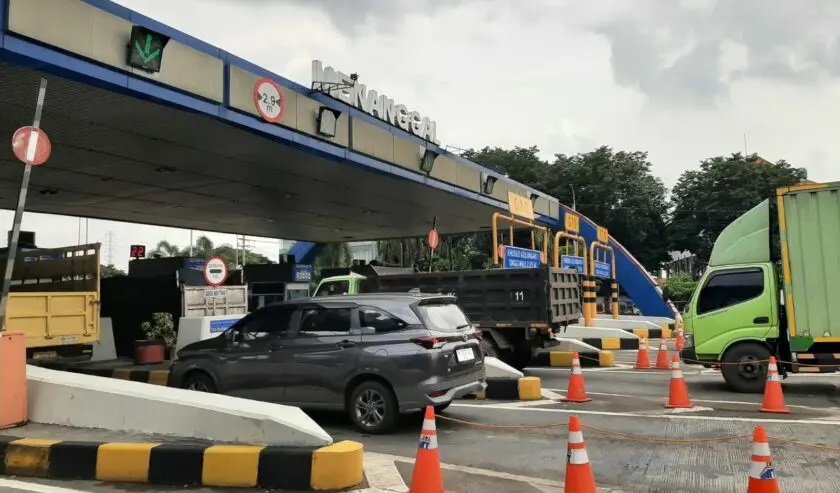 Gerbang Tol Menanggal ruas Tol Waru-Juanda. Foto: PT. CMS.