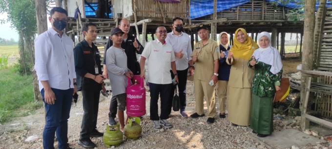 Pertamina dan Pemkab Gresik saat melakukan sidak ke peternak besar di Kabupaten Gresik. Foto: Pertamina.