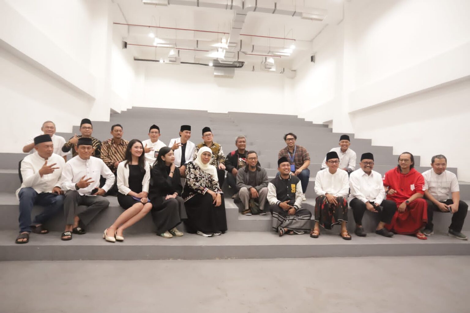 Gubernur Jatim Khofifah Indar Parawansa dengan didampingi Wali Kota Malang Sutiaji di MCC. Foto: Pemkot Malang.