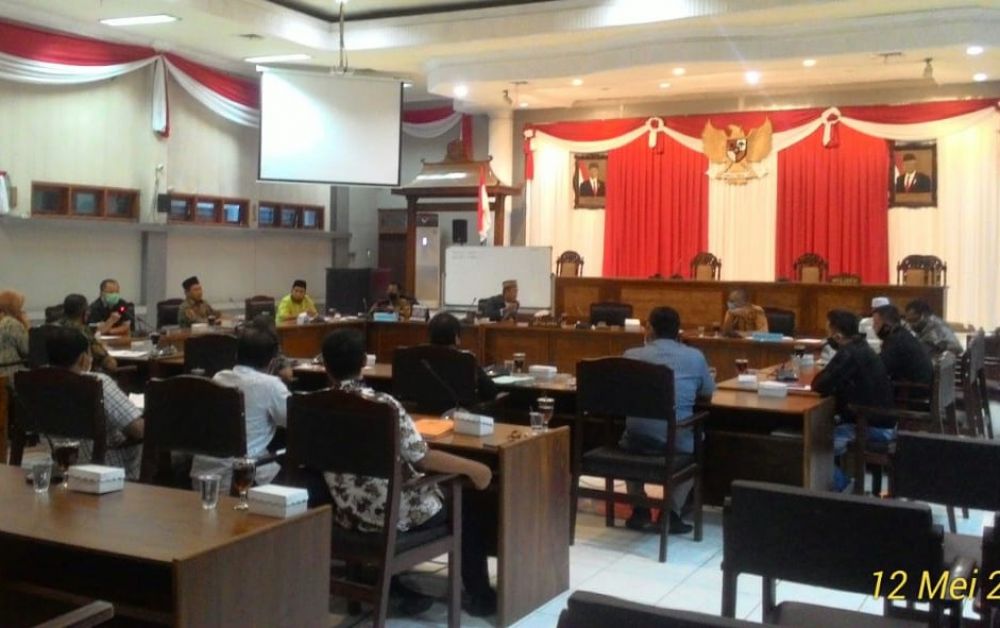 Tim Gugus Tugas Penanganan Covid-19 Kota Pasuruan melakukan hearing dengan Pansus Covid-19, Selasa (12/05) malam.