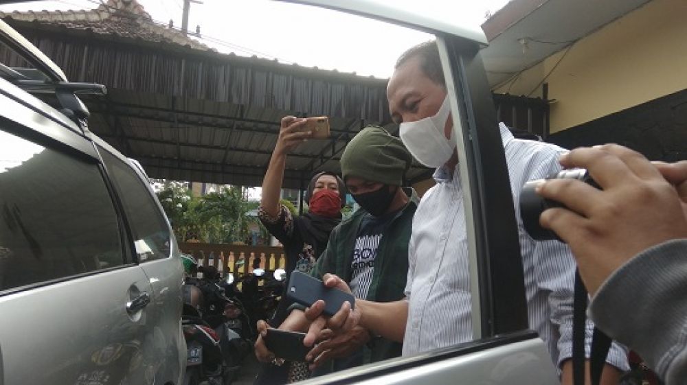 Mobil Daihatsu Xenia dengan nopol N 1722 V yang di obrak-abrik kawanan pencuri.  Foto SMG/Dwy Agus Susanti 