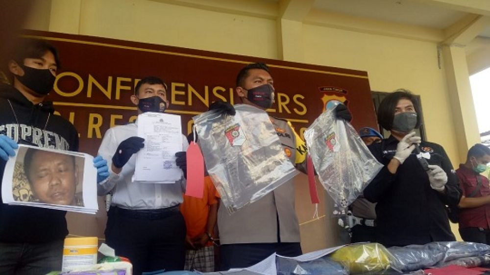 Kapolres Mojokerto AKBP Feby Hutagalung saat jumpa pers dengan awak media. Foto : Dwy Agus Susanti