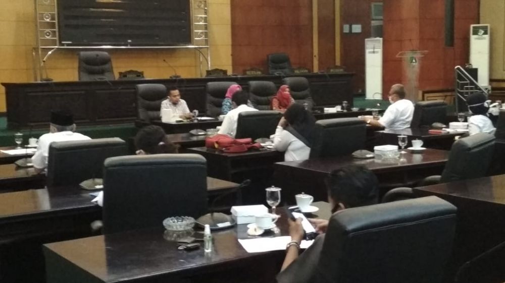 Komisi D DPRD Jombang saat gelar hearing dengan dinas terkait. (SP/M. Yusuf)