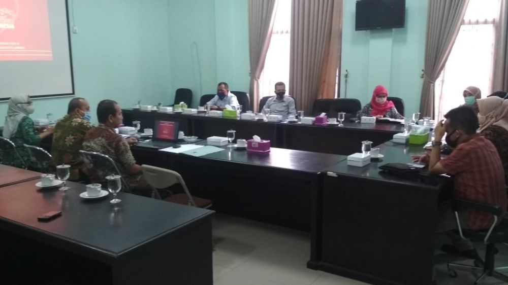 Hearing Komisi D DPRD Jombang dengan Dinas Sosial Jombang di ruang rapat komisi. (SP/M. Yusuf)