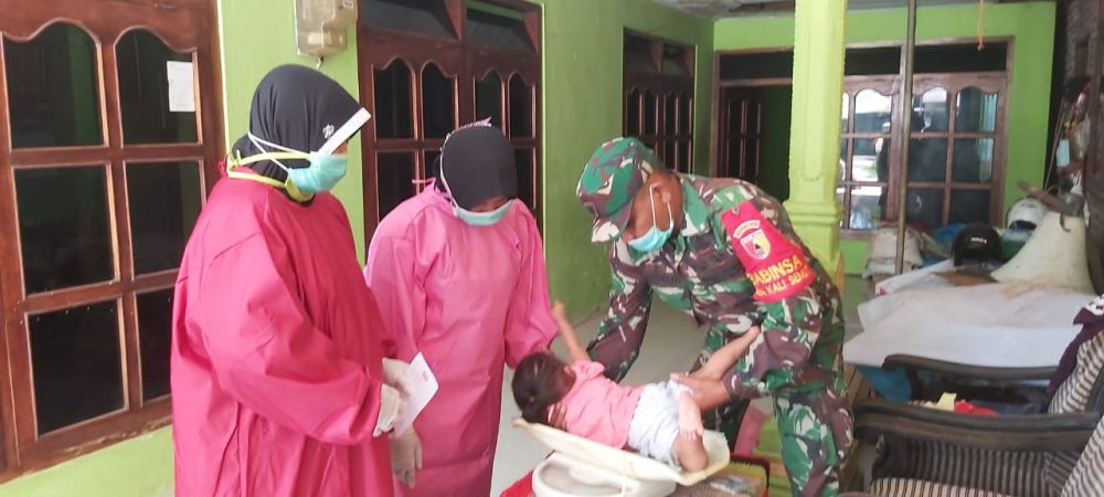 TNI Lumajang Kawal Pelaksanaan Posyandu di Wilayah Teritorial.SP/lim