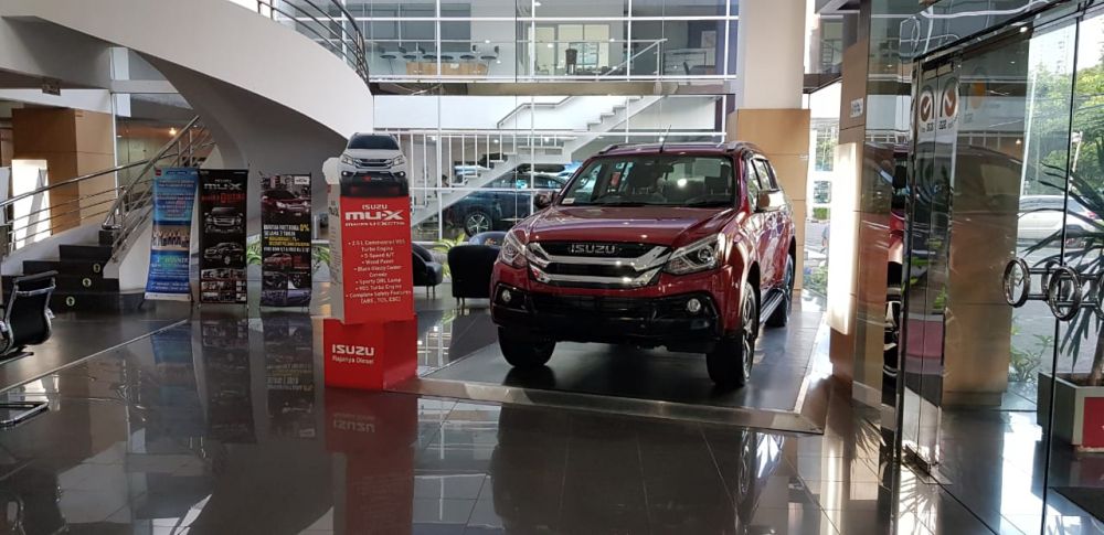 Mobil Isuzu mu-X.SP/indra