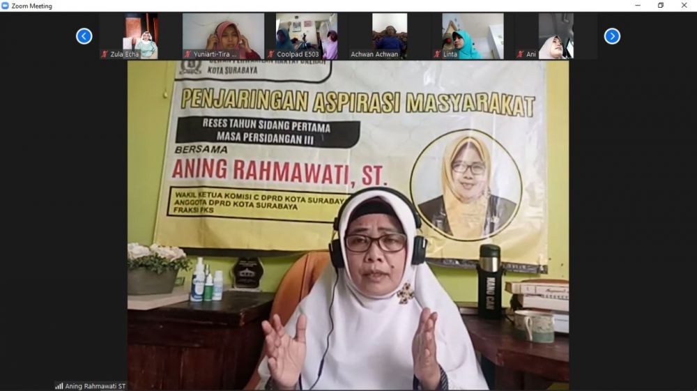 Wakil Ketua Komisi C DPRD Kota Suranaya, Aning Rahmawati melaksanakan reses dengan metode teleconverence
