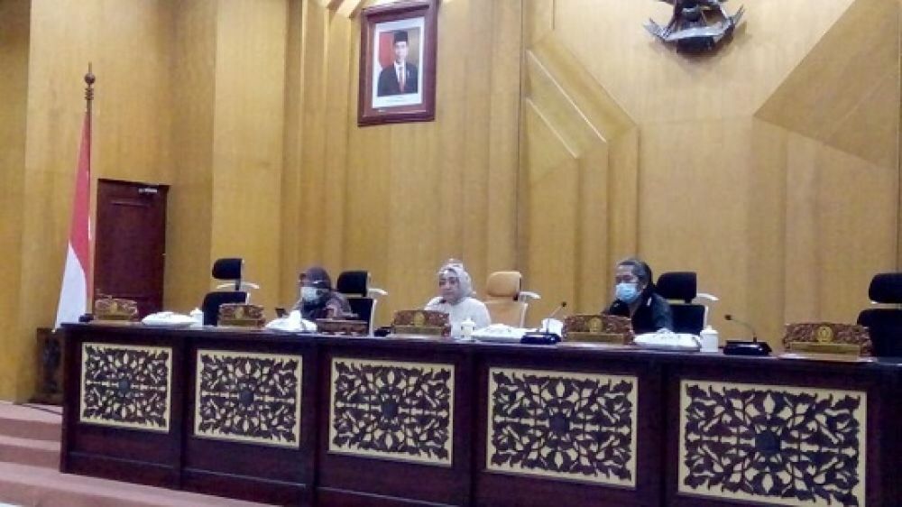 Suasana rapat koordinasi  Komisi A Dewan Perwakilan Rakyat Daerah (DPRD) Kota Surabaya menindaklanjut pengaduan warga soal fasum dan fasos. SP/ALQ