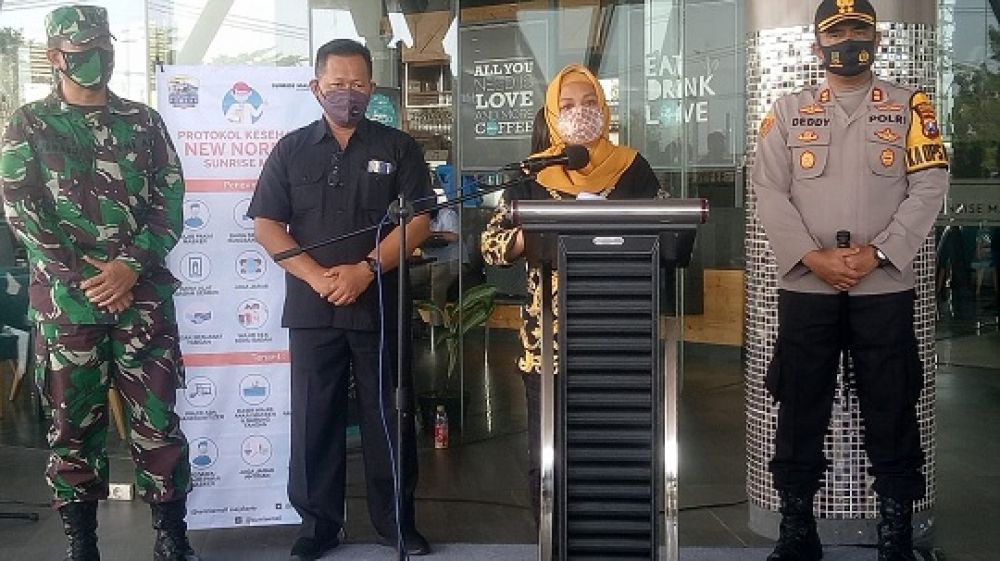 Wali Kota Mojokerto, Ika Puspitasari saat meresmikan sunrise mall sebagai mall tangguh di Kota Mojokerto. SP/Dwy Agus S