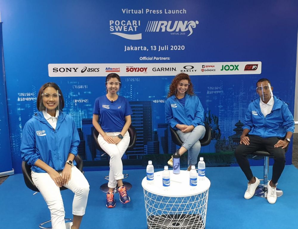 Dari kiri ke kanan : Melanie Putria,  Puspita Winawati (Marketing Director PT. Amerta Indah Otsuka), Sahila Hisyam (Celebrity Runner), dan Agus Prayogo (Atlet Lari Nasional).