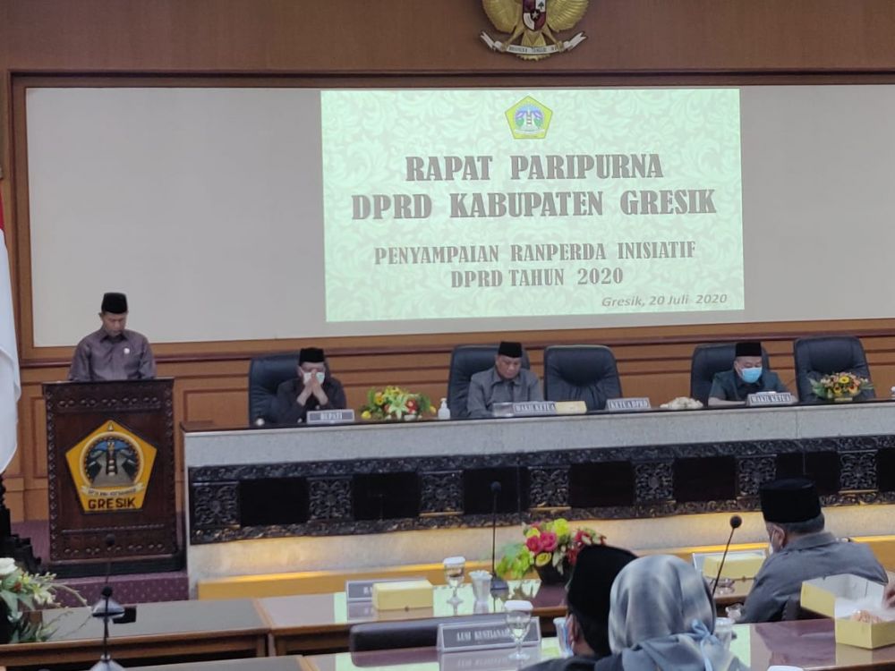Suasana rapat paripurna anggota DPRD Kabupaten Gresik dengan agenda penyampaian ranperda inisiatif.SP/M. AIDID