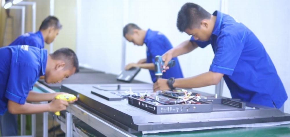 Para siswa SMKN 1 Grati terus berkreasi.SP/hik