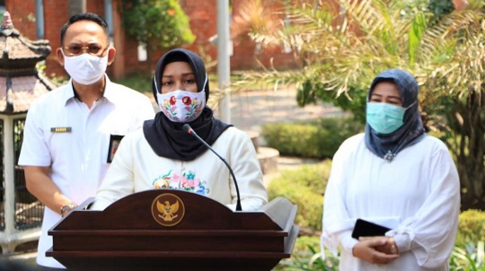 Walikota Mojokerto, Ika Puspitasari saat konfrensi pers di rumah dinas walikota.SP/DWY