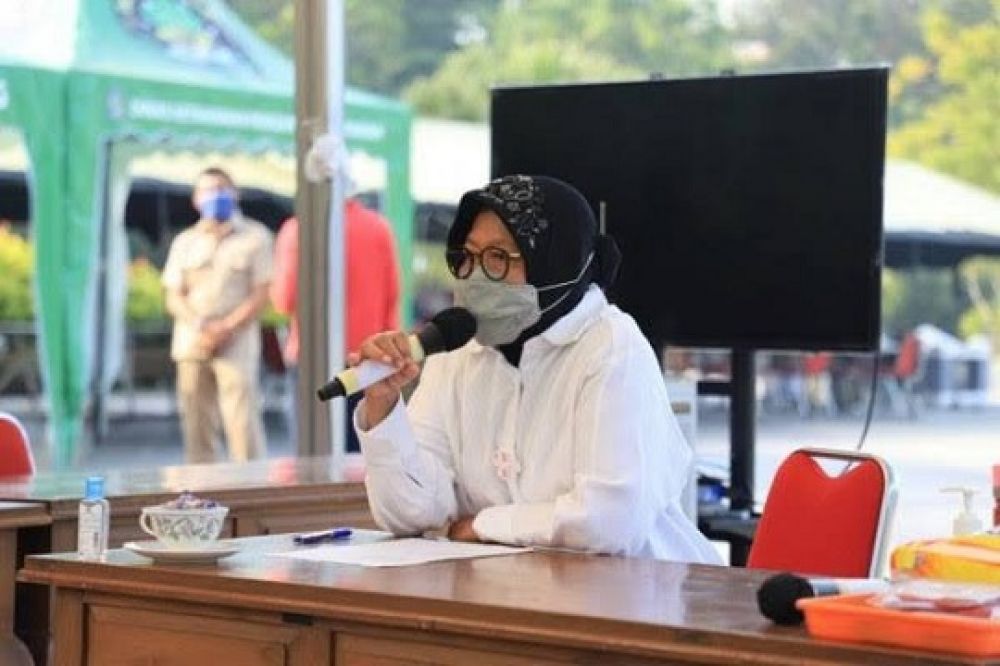 Wali Kota Surabaya Tri Rismaharini saat melakukan video conference Sabtu (1/8/2020) yang menyebut Surabaya sudah hijau dari penyebaran Covid-19