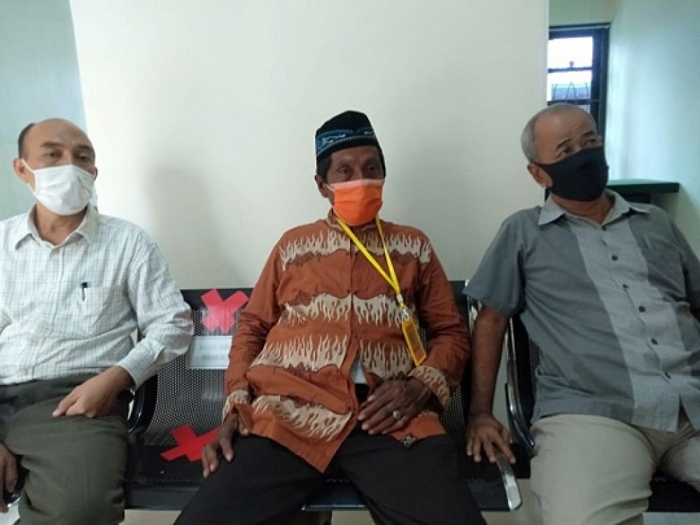 Penggugat dan 2 kuasa hukum Amari.SP/LIM