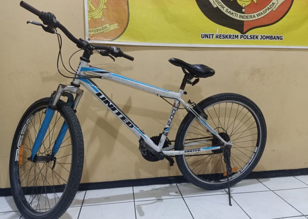 Barang bukti sepeda ontel yang dicuri. (SP/Ist)