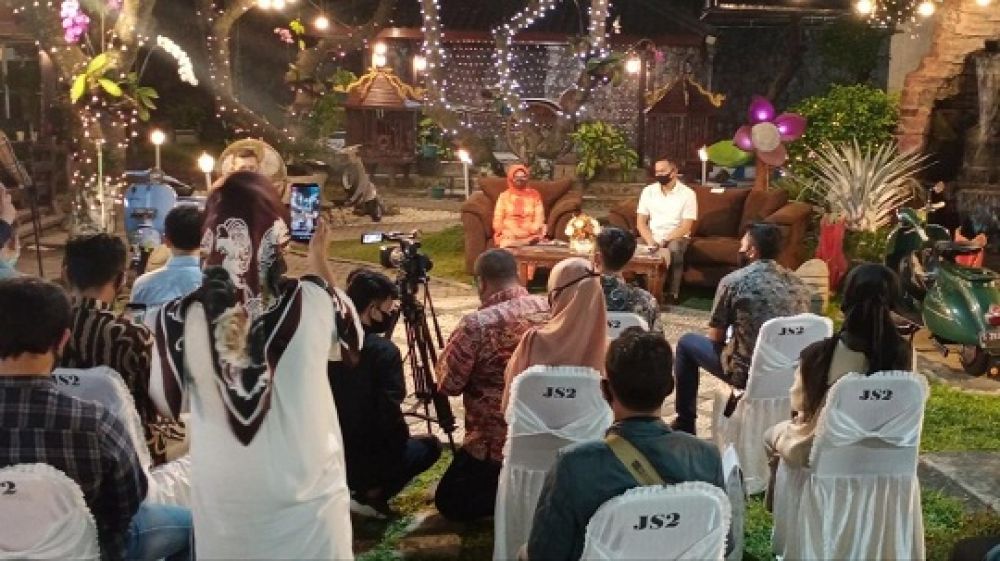  Suasana dialog Bupati Jombang dengan para influencer. (SP/M. Yusuf)