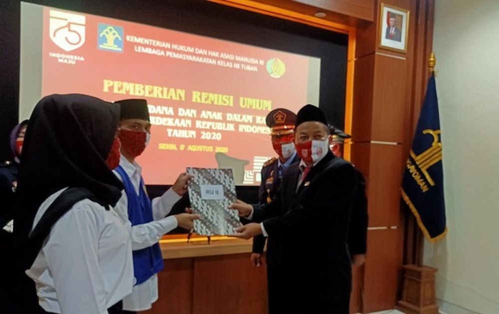 Pemberian Remisi kepada WBP Lapas Kelas IIB Tuban.SP/SP