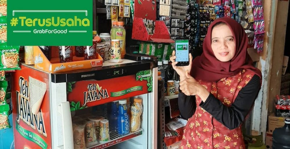 Pelaku UMKM menggunakan Grab #TerusUsaha pada usaha mereka