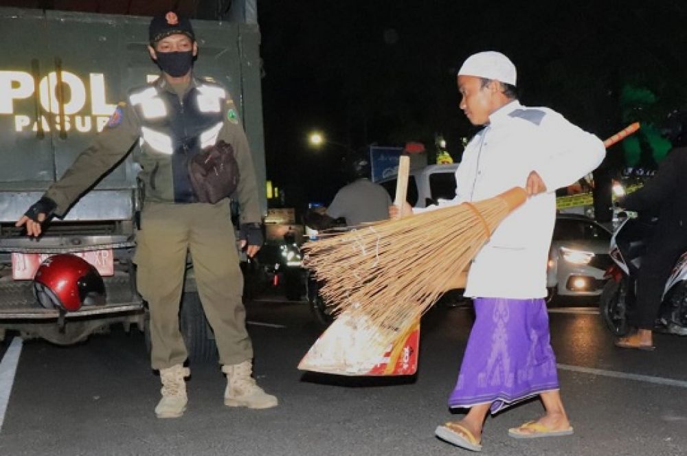 Pemerintah Kota Pasuruan menggelar operasi masker.sp/dir