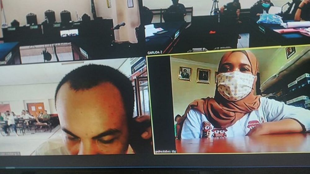 Sidang agenda pemeriksaan terdakwa Muzzamil, saat memberikan keterangan di ruang Garuda 2, Pengadilan Negeri Surabaya, Rabu (09/09/2020).SP/BUDI