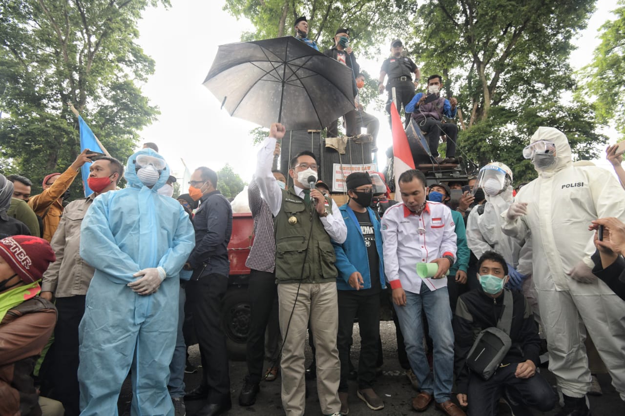 Gubernur Jawa Barat Saat menemui Mahasiswa di depan Gedung Sate, Kamis (8/10/2020) kemarin.